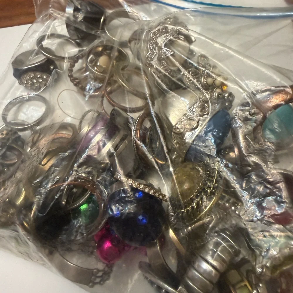 4 lbs Assorted Colorful Costume Jewelry Lot - Picture 2 of 9